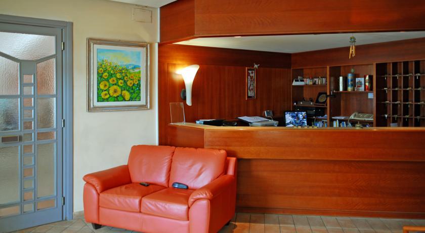 Отель Hotel Vomano