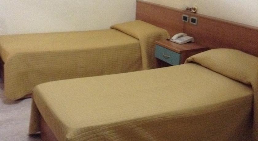 Отель Hotel 4 Lampioni