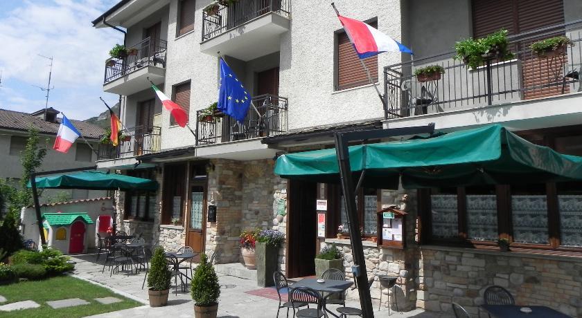 Отель Hotel Trois Etoiles