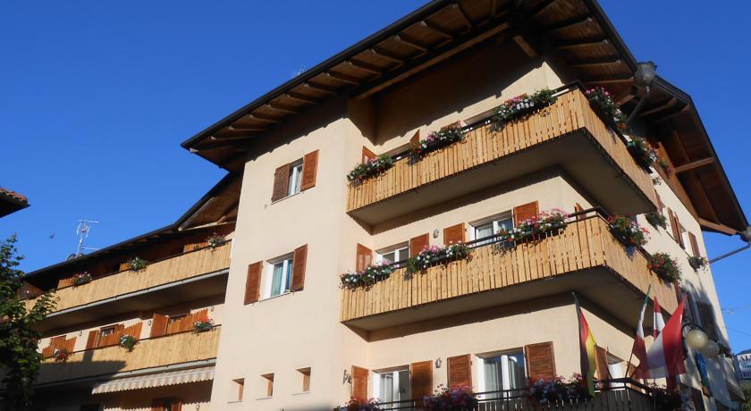 Отель Albergo Genzianella