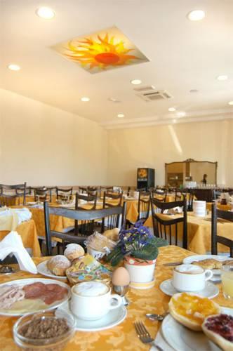 Отель Hotel Sandra