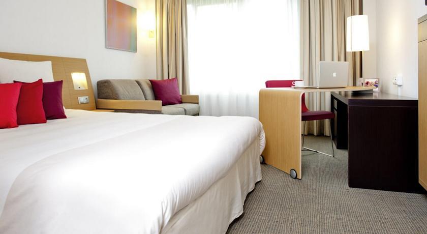 Отель Hotel Novotel Evry Courcouronnes