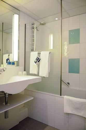 Отель Novotel Chartres