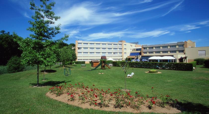 Отель Novotel Orléans Charbonnière