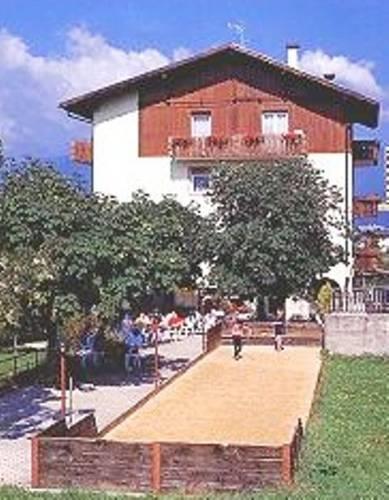 Отель Albergo Bucaneve