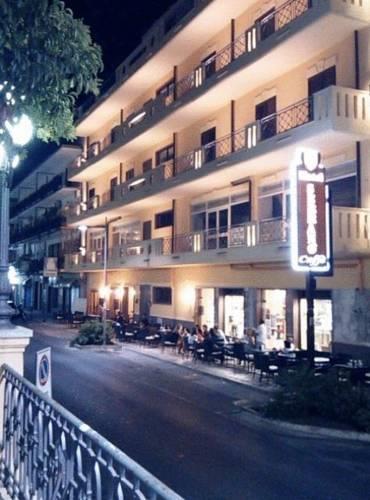 Отель Hotel Tito Serranò