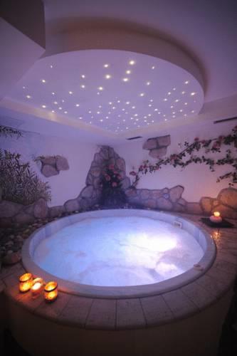 Отель Hotel Tirol