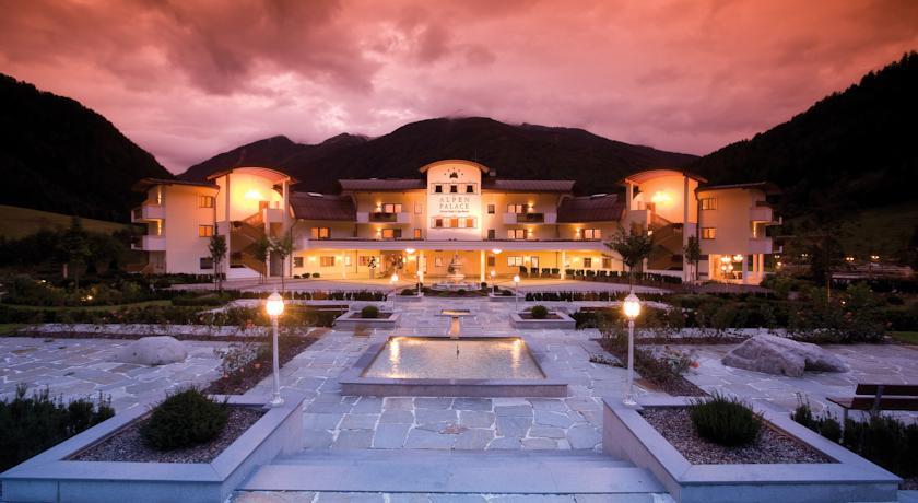 Отель Alpenpalace Deluxe Hotel & Spa Resort