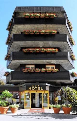 Отель Hotel Henriette