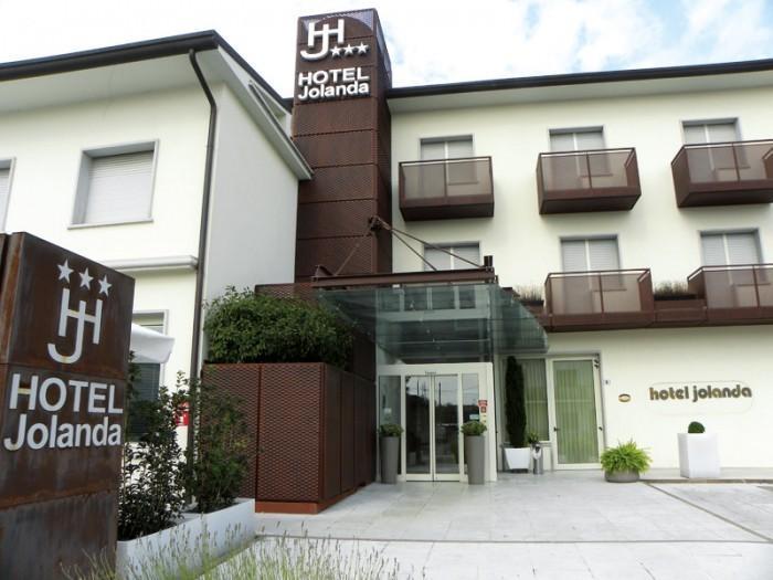Отель Hotel Jolanda