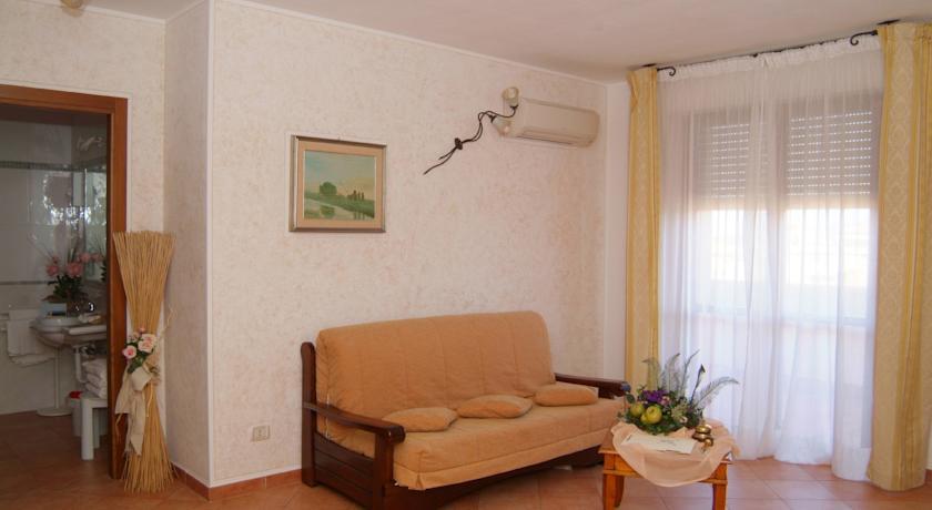 Отель Lola Piccolo Hotel