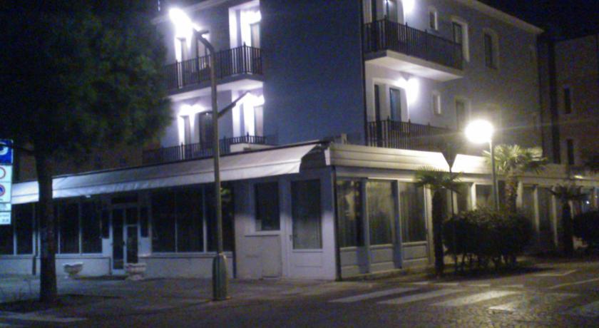 Отель Hotel Oasis