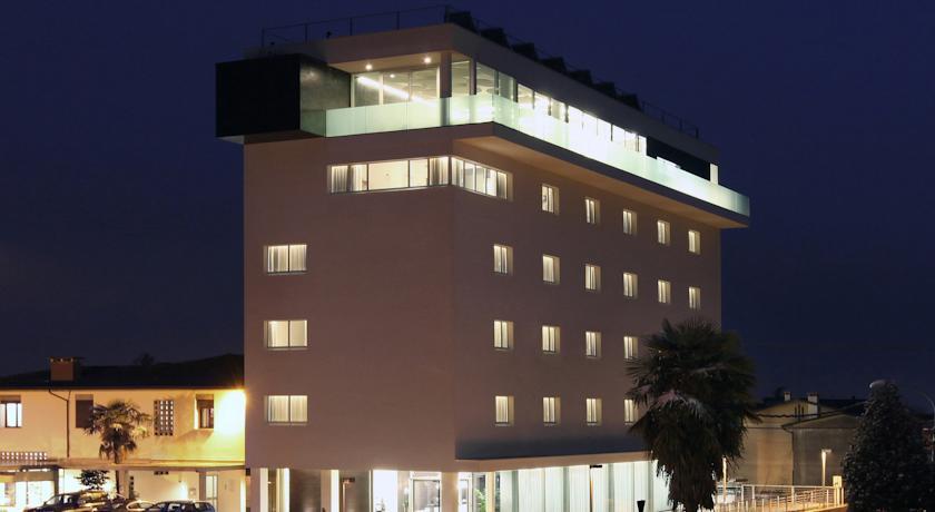 Отель Le Nove Hotel & Restaurant
