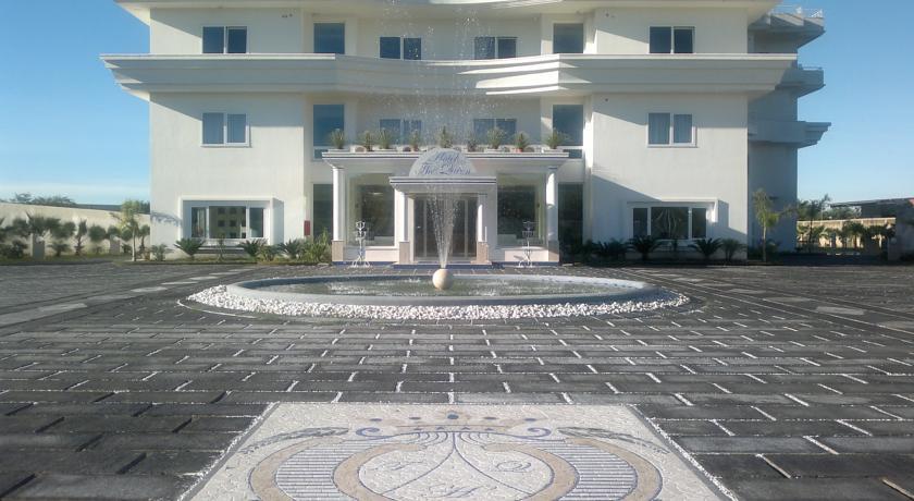 Отель Hotel The Queen
