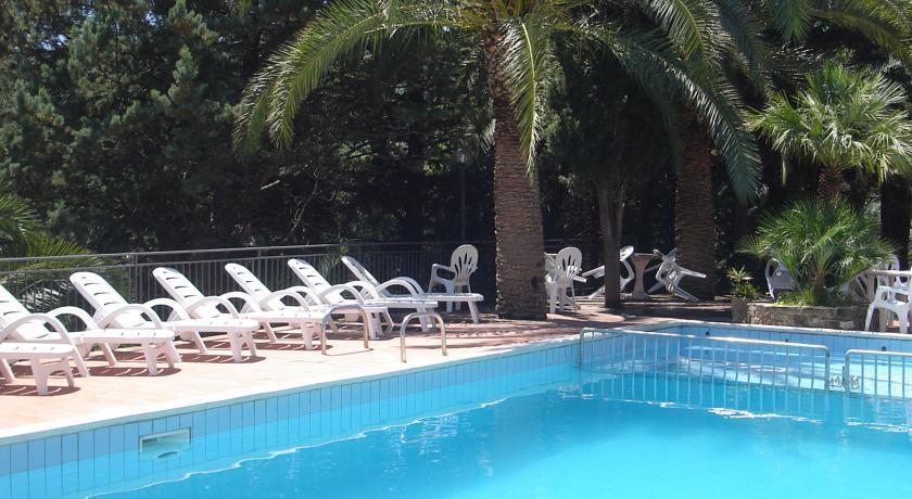 Отель Hotel Eden