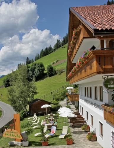 Отель Hotel Miraval