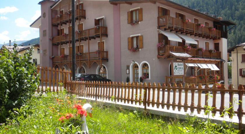 Отель Hotel Cova