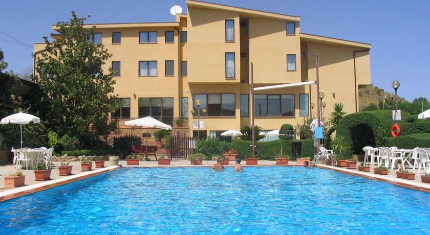 Отель Riviera