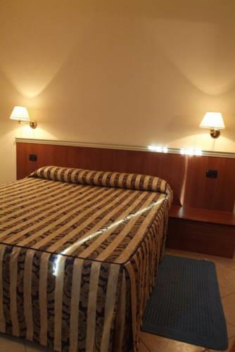 Отель Hotel La Maddalena