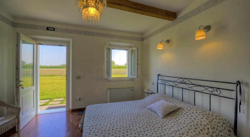 Отель Agriturismo Corte Bertoia