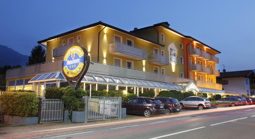 Отель Hotel Castel Lodron