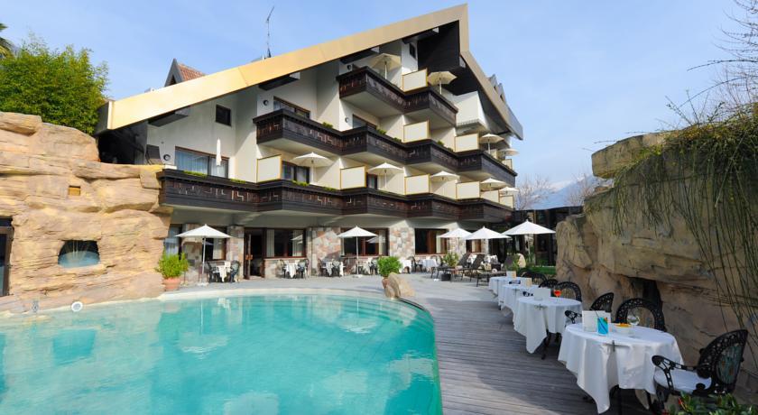 Отель Hotel Vier Jahreszeiten