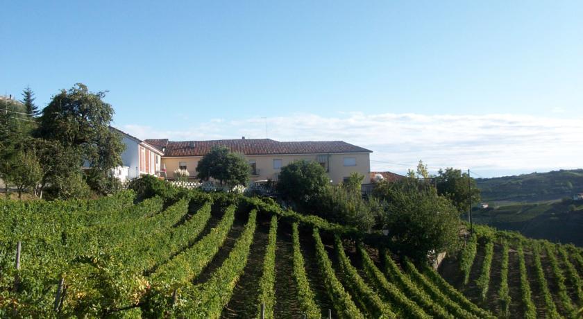 Отель Agriturismo Finestre di Langa