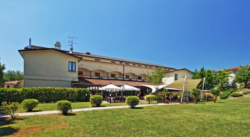 Отель Albergo Della Roccia