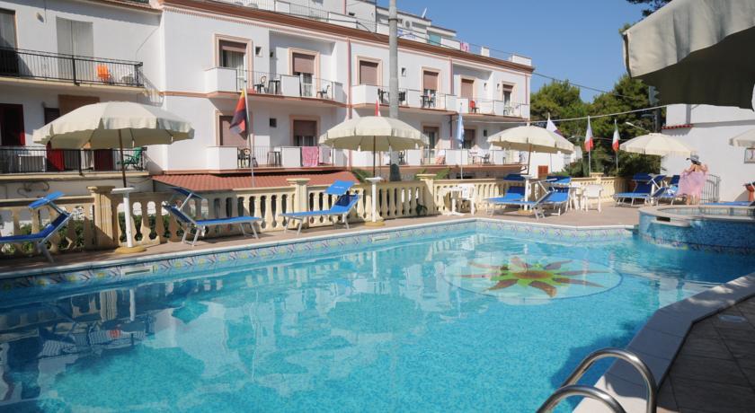 Отель Hotel Pineta