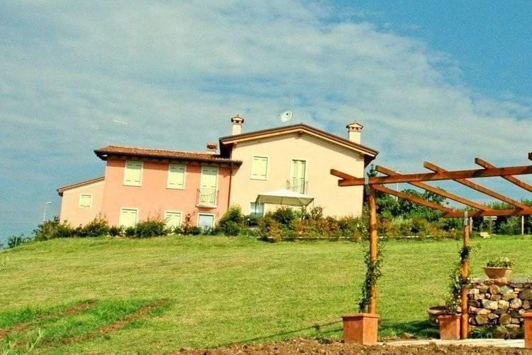 Отель Holiday Home Smeraldo Fara Vicentino
