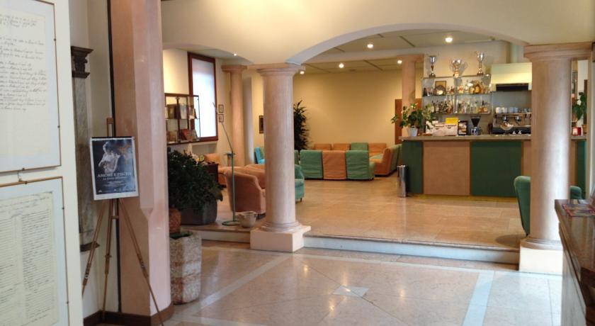 Отель Albergo Bianchi Stazione