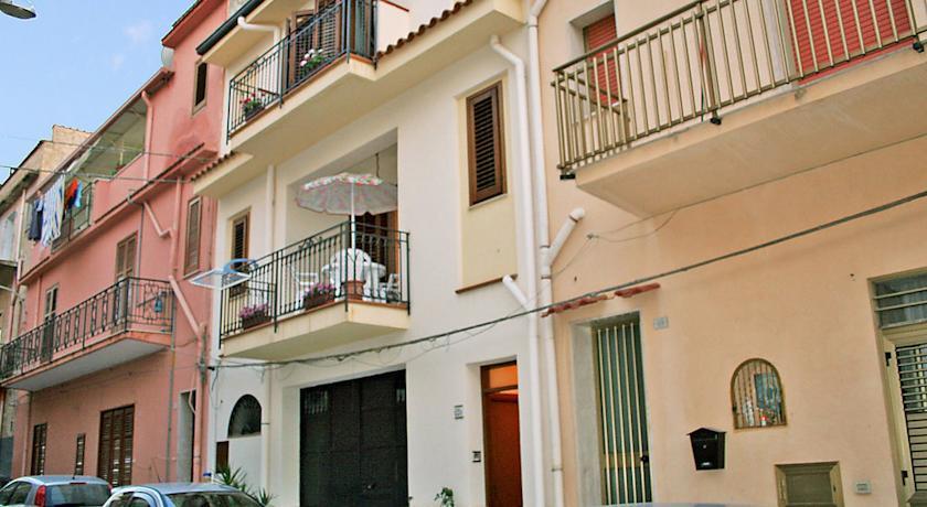 Апартаменты Holiday Home Via Rinascita Trappeto