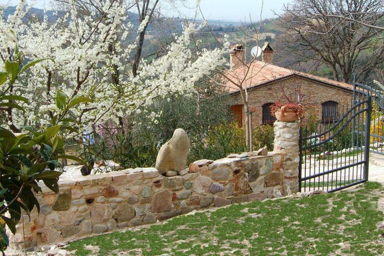 Апартаменты Holiday Home Montepetrino Saludecio