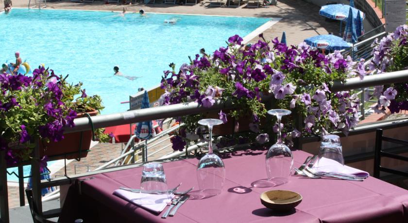 Отель Camping Village Il Poggetto