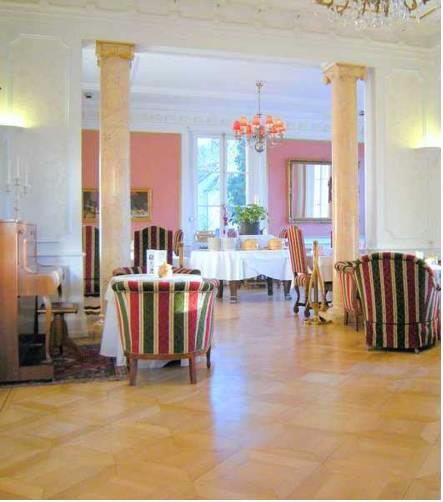 Отель Hôtel Le Manoir
