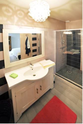 Отель Appartement "Marie des Lices"