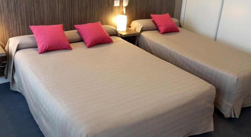 Отель Hotel Café les Fleurs
