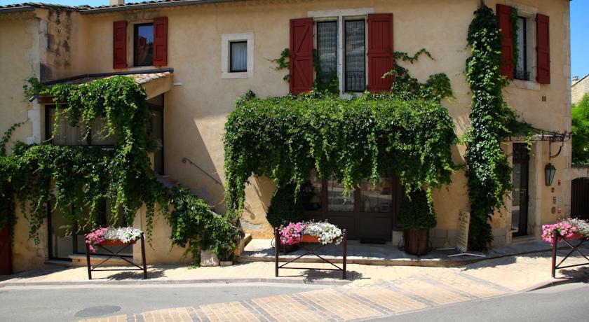 Отель Le Clos Du Buis
