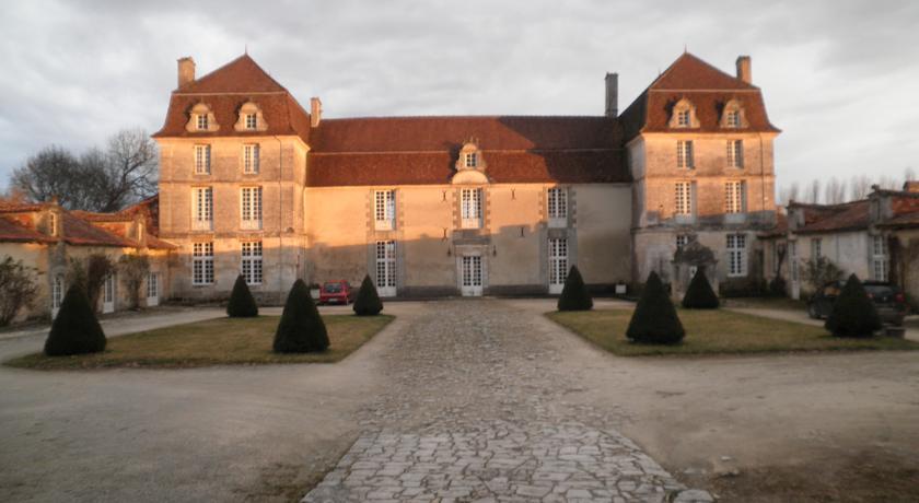 Гостевой дом Chambres d'Hôtes et Gîtes du Château de Clauzuroux