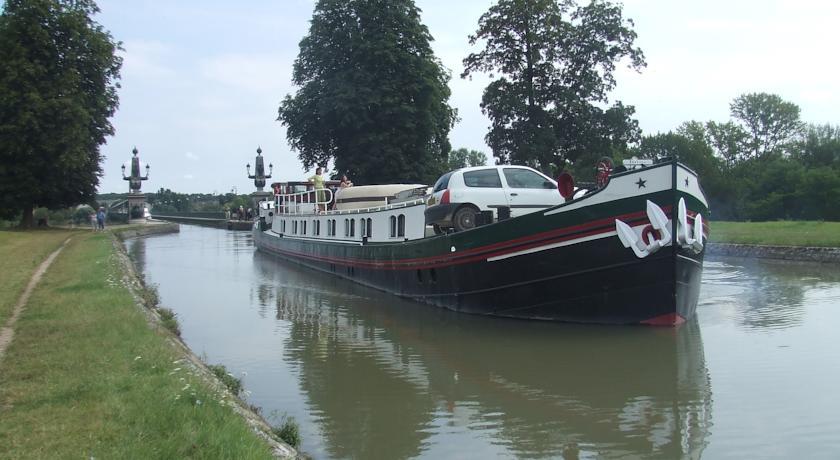 Отель Bateau Adriana