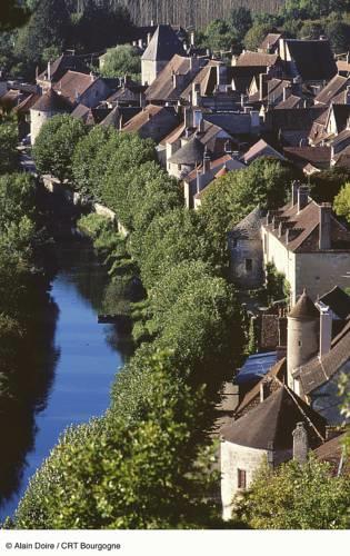 Отель la Vallee de l'Yonne