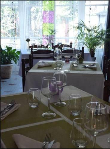 Отель Hôtel Trabenia