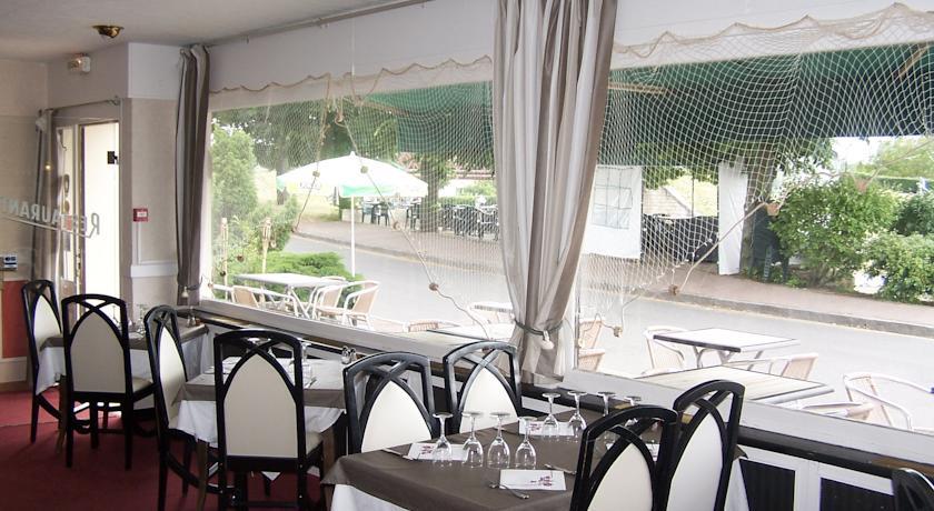 Отель Auberge Du Pont Canal