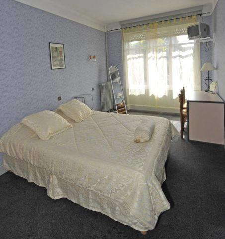 Отель Hôtel Le Carpinien