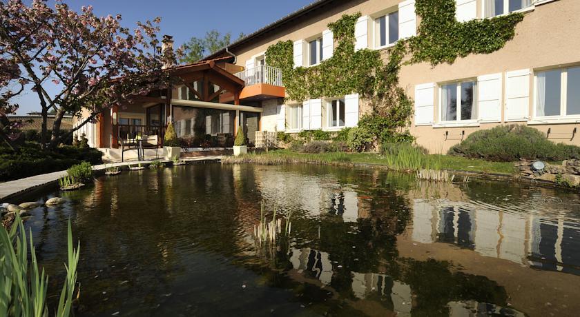 Отель Hotel Des Grands Vins