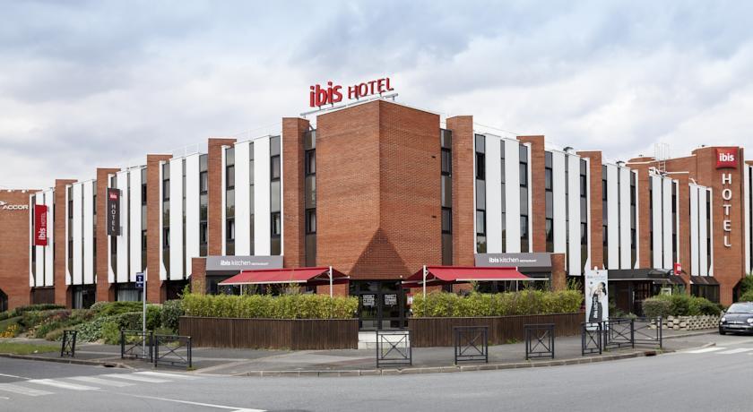 Отель ibis Evry