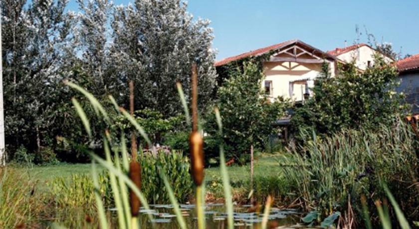 Мини-отель Maison D'Hôtes L'Arbre Rouge