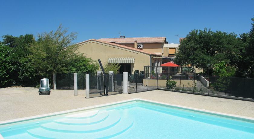 Отель Hôtel Les Persèdes