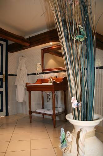 Отель Le Manoir Du Plessis