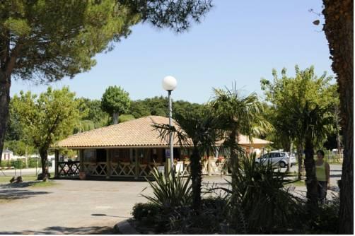 Отель Camping La Clé des Champs